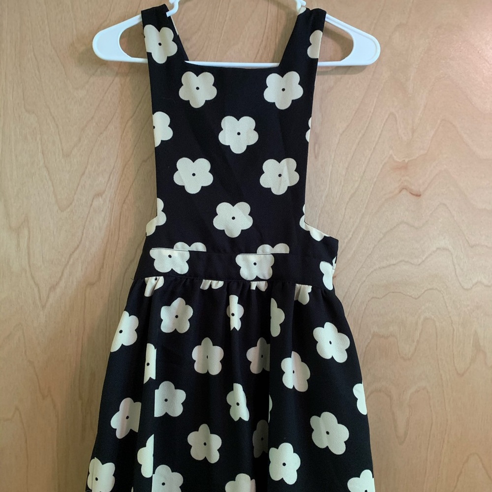 Overall style daisy dress
